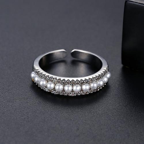 Messing Cuff fingerring, med Plastic Pearl, platineret, Micro Pave cubic zirconia & for kvinde, Størrelse:6-8, Solgt af PC