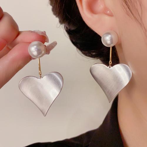 Brass Stud Earring with Plastic Pearl Heart real gold plated for woman silver color Sold By Pair