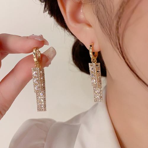 Boucles d'oreilles en laiton zircon cubique pavent, Plaqué d'or, pavé de micro zircon & pour femme, Or, 50x8mm, Vendu par paire