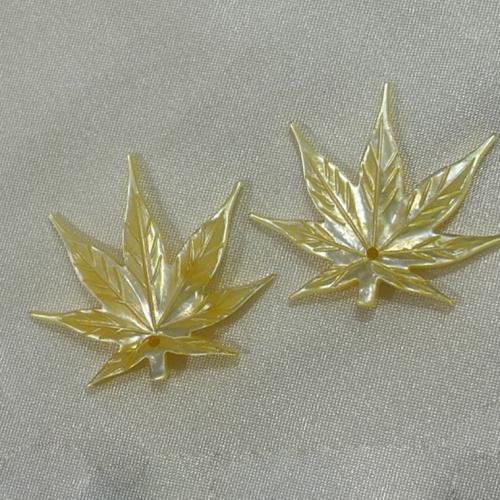 Shell Pendant Maple Leaf DIY 25mm Sold By PC