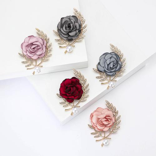 Broches en alliage de zinc, avec tissu & perle de plastique, fleur, Placage de couleur d'or, pour femme & avec strass, plus de couleurs à choisir, protéger l'environnement, sans nickel, plomb et cadmium, Vendu par PC