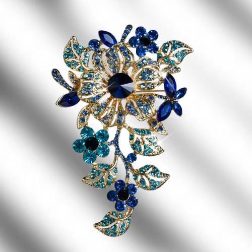 Zinc Alloy Brooches with Crystal for woman & with rhinestone Sold By PC