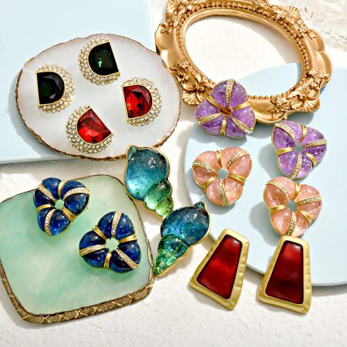 Zinc Alloy Stud Earring with Crystal fashion jewelry & for woman & with rhinestone Sold By Pair