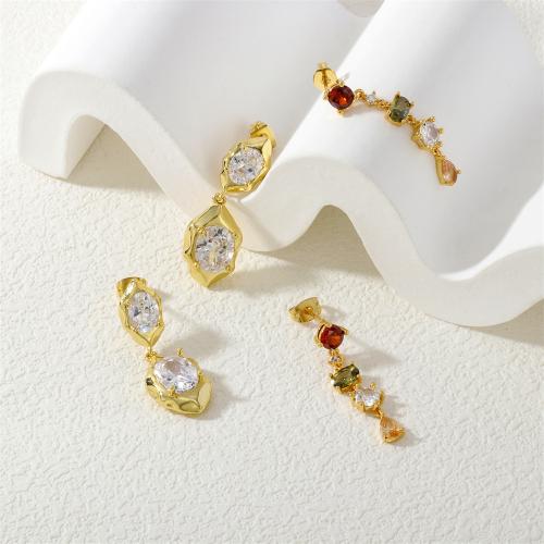 Boucles d'oreilles en laiton zircon cubique pavent, Placage de couleur d'or, styles différents pour le choix & pavé de micro zircon & pour femme, plus de couleurs à choisir, protéger l'environnement, sans nickel, plomb et cadmium, Vendu par paire