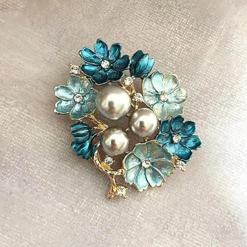 Zinc Alloy Brooches anoint for woman & with rhinestone golden Sold By PC