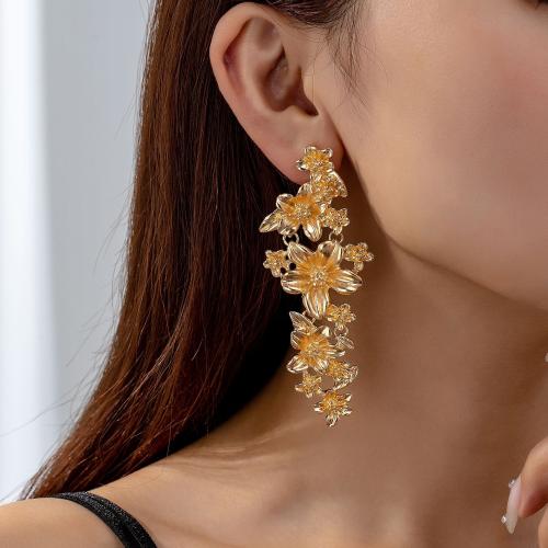 Zinc Alloy Stud Earring petals plated for woman gold Sold By Pair