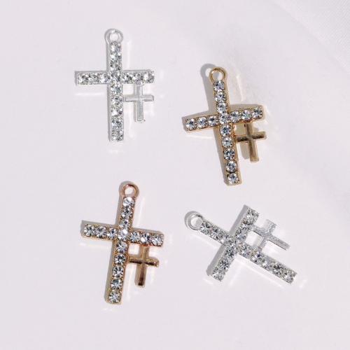 Sinc Alloy Rhinestone Pendants, Cross, plátáilte, DIY & le rhinestone, dathanna níos mó le haghaidh rogha, nicil, luaidhe & caidmiam saor in aisce, 17x25mm, 100ríomhairí pearsanta/Mála, Díolta De réir Mála