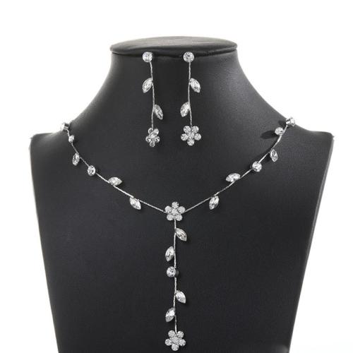 Set gioielli in lega di zinco, Orecchino a bottone & Collana, lega in zinco, with cristallo, 2 pezzi & gioielli di moda & per la donna & con strass, color platino, Lunghezza 41 cm, Venduto da set