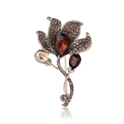 Zinc Alloy Brocher, Calla Lily, for kvinde & med rhinestone, flere farver til valg, 52x34mm, Solgt af PC