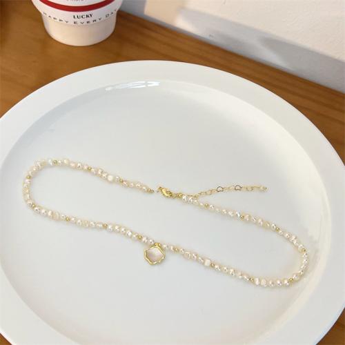 Freshwater Pearl Brass Chain Necklace, Pérolas de água doce, with concha & cobre, with 5cm extender chain, cromado de cor dourada, joias de moda, branco, comprimento 38 cm, vendido por PC