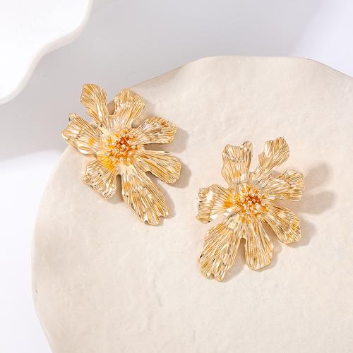 Zinc Alloy Stud Earring petals plated for woman gold Sold By Pair