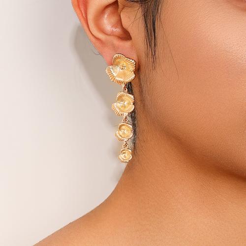 Zinc Alloy Stud Earring petals plated for woman gold Sold By Pair