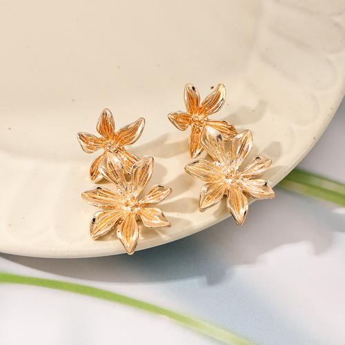 Zinc Alloy Stud Earring petals plated for woman gold Sold By Pair