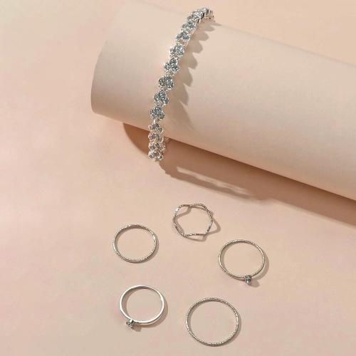 Cink ötvözet Ékszerek, finger ring & karkötő, galvanizált, a nő & strasszos, ezüst, Ring diameter 1.8cm bracelet length 17cm, Által értékesített Set