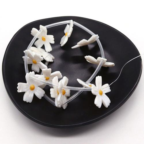 Natural Freshwater Shell Beads Flower DIY & enamel white 25mm Sold By PC