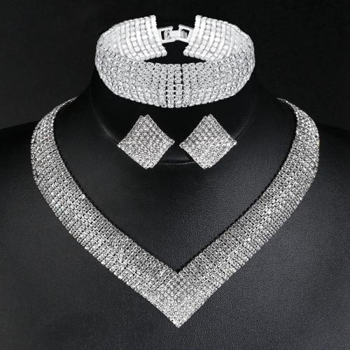 Parures de bijoux en alliage zinc, Boucle d’oreille stud & Bracelet & collier, alliage de zinc, trois pièces & pour femme & avec strass, argent, Necklace length 35cm+17cm, earrings 2.5cm*2.5cm, bracelet 20cm, Vendu par fixé