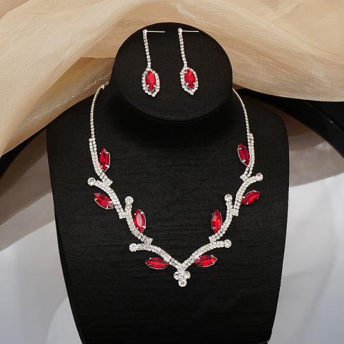 Socraigh Jewelry Prás, Cluaise Graí & muince, le Crystal, 2 phíosa & do bhean & le rhinestone, dathanna níos mó le haghaidh rogha, The circumference of the necklace is about 45-50cm, including the 9cm extension chain, the width is about 2.2cm, and the earring size is 5.0cm * 1.0cm, Díolta De réir Socraigh