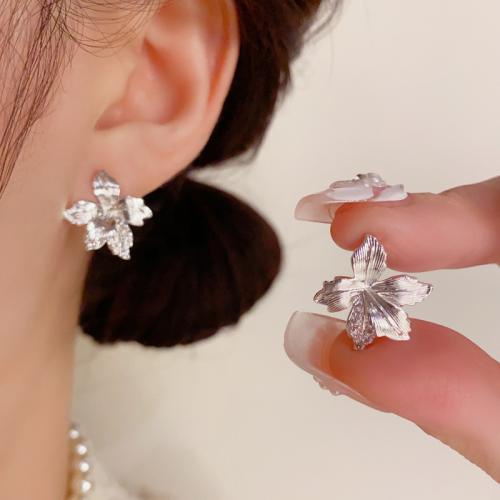 Brass Stud Earring Flower plated fashion jewelry & with rhinestone nickel lead & cadmium free Sold By Pair