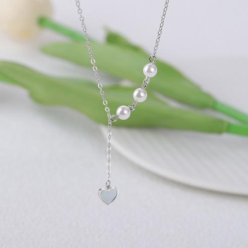 Collier en laiton, avec coquille blanche & perle de plastique, avec 5CM chaînes de rallonge, Placage, pour femme, couleur platine, Longueur Environ 40 cm, Vendu par PC