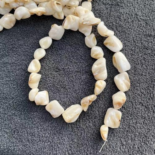 Natuurlijke zoetwaterschelp kralen, Freshwater Shell, Nuggets, DIY, about:12-16mm, Ca 29pC's/Strand, Verkocht door Strand