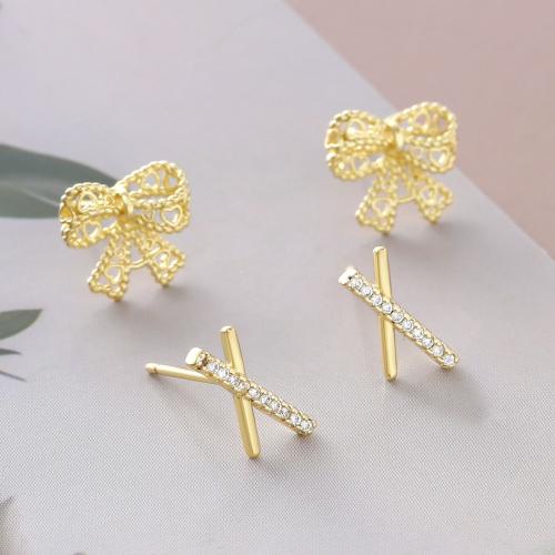 Cubic Zirconia Micro Pave Latão Brinco, cobre, with zircone em forma de cubo, cromado de cor dourada, joias de moda & Vario tipos a sua escolha & para mulher, vendido por par