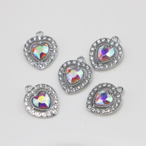 Sinc Alloy Rhinestone Pendants, Croí, dath airgid plated, DIY & le rhinestone, nicil, luaidhe & caidmiam saor in aisce, Díolta De réir PC