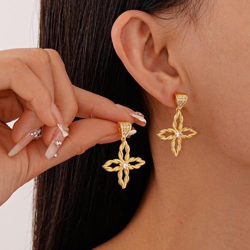 Boucles d'oreilles en laiton zircon cubique pavent, Placage de couleur d'or, bijoux de mode & pavé de micro zircon, doré, protéger l'environnement, sans nickel, plomb et cadmium, 36x27mm, Vendu par paire