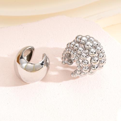 laiton Clip boucle d’oreille, Placage, 2 pièces & pour femme & creux, argent, Vendu par paire