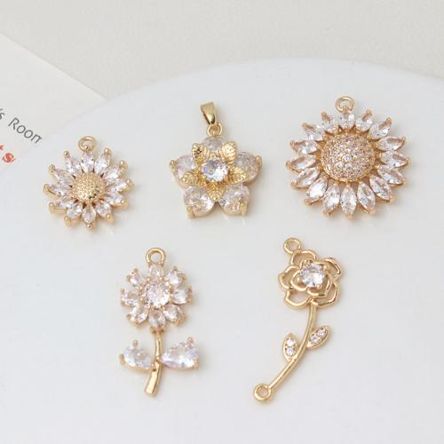 Cubic Zirconia Micro Pave bronze Pingente, cobre, Flor, cromado de cor dourada, DIY & Vario tipos a sua escolha & micro pavimento em zircônia cúbica, Mais cores pare escolha, níquel, chumbo e cádmio livre, 10PCs/Bag, vendido por Bag