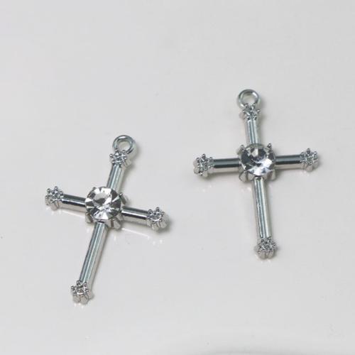 Sinc Alloy Rhinestone Pendants, Cross, dath airgid plated, DIY & le rhinestone, dathanna níos mó le haghaidh rogha, nicil, luaidhe & caidmiam saor in aisce, 31x22mm, Díolta De réir PC