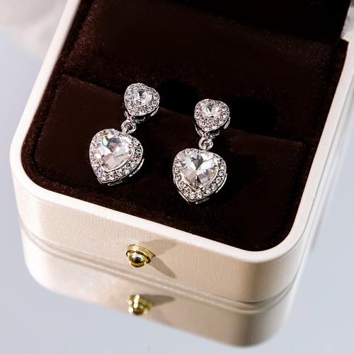 Cink Alloy Drop naušnica, pozlaćen, različitih stilova za izbor & za žene & s Rhinestone, earring length 20-40mm, Prodano By par