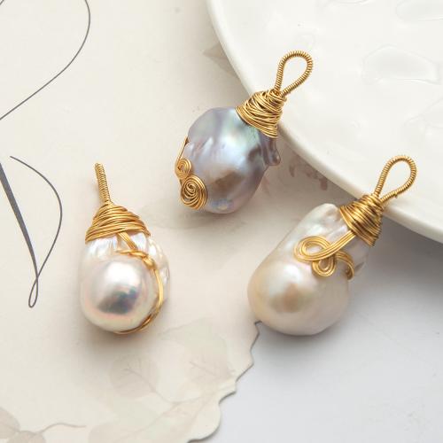 Freshwater Pearl Vedhæng, Ferskvandsperle, med Legering, guldfarve belagt, mode smykker, hvid, 30x29mm, Solgt af PC