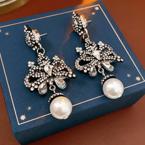 aleación de zinc Pendientes con Colgantes, con Perlas plásticas, Lazo, chapado en color de plata, para mujer & con diamantes de imitación, 30x70mm, Vendido por Par