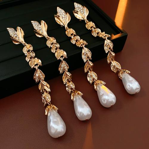 aleación de zinc Pendientes con Colgantes, con Perlas plásticas, chapado en color dorado, diferentes estilos para la opción & para mujer & con diamantes de imitación, 20x130mm, Vendido por Par