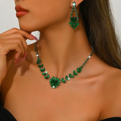 Sárgaréz Jewelry Set, fülbevaló & nyaklánc, galvanizált, 2 darab & mikro egyengetni cirkónia & a nő, több színt a választás, Által értékesített Set