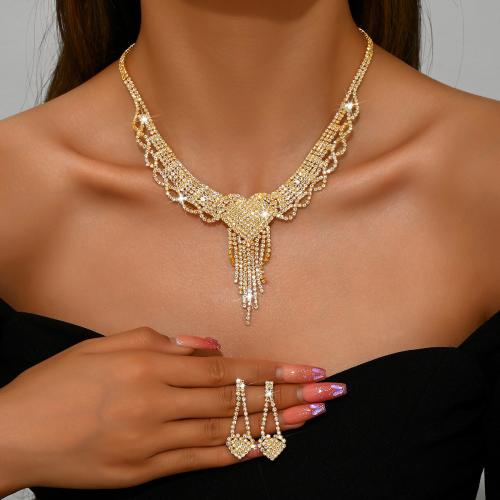 Sárgaréz Jewelry Set, fülbevaló & nyaklánc, Szív, galvanizált, 2 darab & a nő & strasszos, több színt a választás, Által értékesített Set