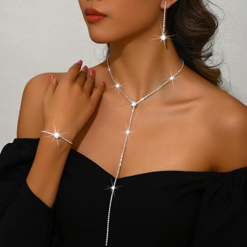 Sárgaréz Jewelry Set, karkötő & fülbevaló & nyaklánc, ezüst színű bevonattal, három darab & a nő & strasszos, Által értékesített Set