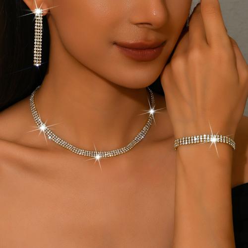 Cink ötvözet Jewelry Set, karkötő & fülbevaló & nyaklánc, galvanizált, három darab & a nő & strasszos, több színt a választás, Által értékesített Set