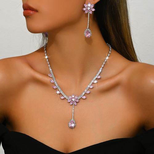 Sárgaréz Jewelry Set, fülbevaló & nyaklánc, Virág, galvanizált, mikro egyengetni cirkónia & a nő, több színt a választás, Által értékesített Set
