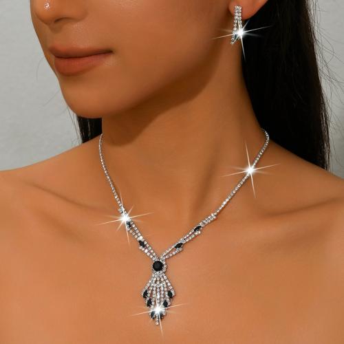 Sárgaréz Jewelry Set, fülbevaló & nyaklánc, ezüst színű bevonattal, 2 darab & a nő & strasszos, több színt a választás, Által értékesített Set