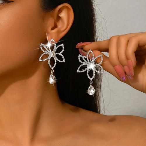 laiton Boucle d'oreille goutte, fleur, Placage de couleur argentée, pour femme & avec strass, Vendu par paire