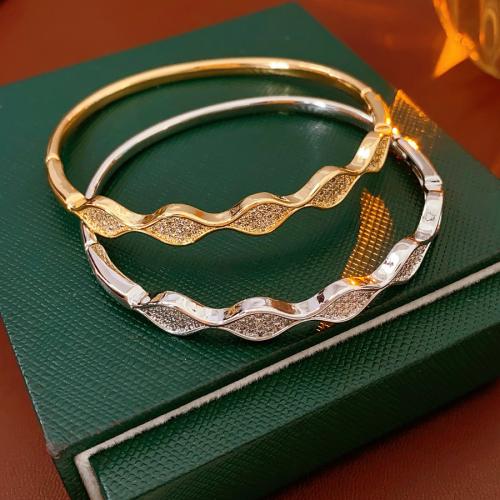 Prás Bangle, Patrún Geoiméadrach, plátáilte, micrea réiteach zirconia ciúbach & do bhean, dathanna níos mó le haghaidh rogha, Díolta De réir PC