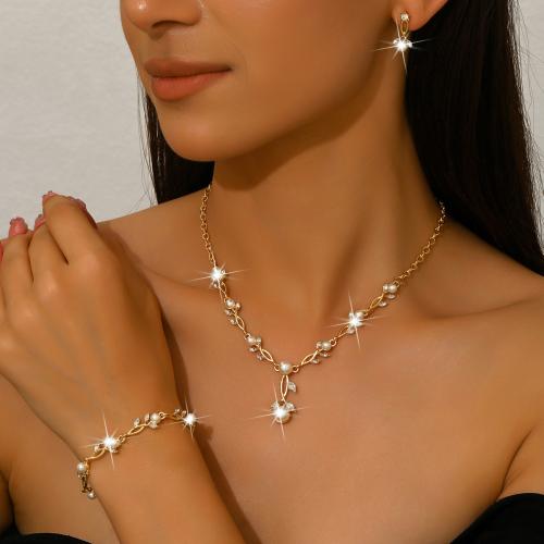 Cink ötvözet Jewelry Set, fülbevaló & nyaklánc, -val Műanyag Pearl, galvanizált, 2 darab & a nő & strasszos, több színt a választás, Által értékesített Set