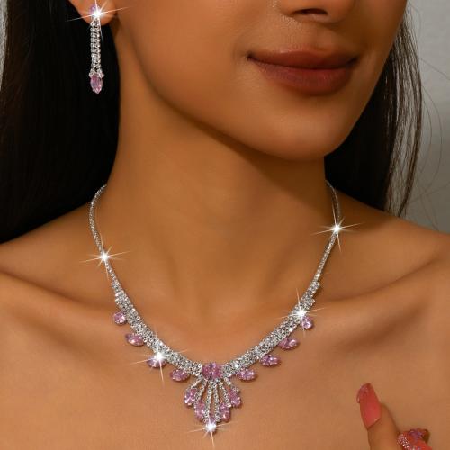 Sárgaréz Jewelry Set, fülbevaló & nyaklánc, ezüst színű bevonattal, 2 darab & a nő & strasszos, több színt a választás, Által értékesített Set