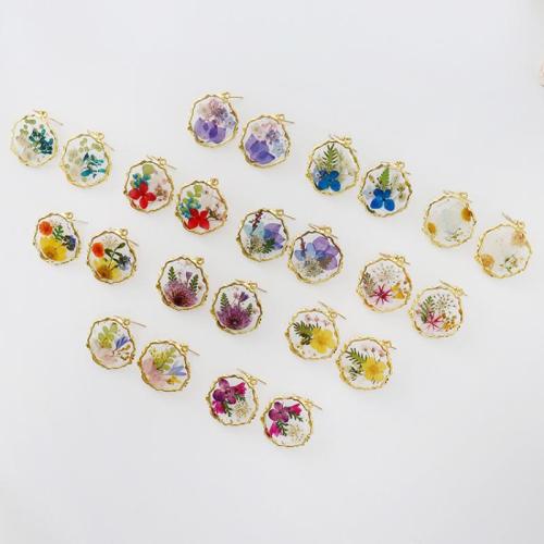 Zinc Alloy Drop Earring, med Tørret blomst & Resin & 304 rustfrit stål, forskellige design til valg & for kvinde & epoxy sticker, gylden, 5par/Bag, Solgt af Bag