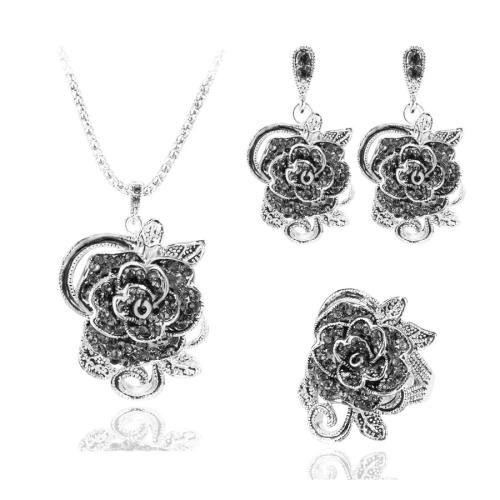 Sinc Alloy Socraigh Jewelry, fáinne finger & earring & muince, Rose, dath airgid plated, trí phíosa & méid éagsúla do rogha & do bhean & le rhinestone, Méid:7-10, Díolta De réir Socraigh