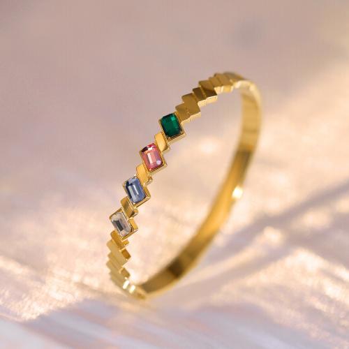 Acier titane bracelet ordinaire, Motif géométrique, Placage de couleur d'or, pavé de micro zircon & pour femme, Diamètre intérieur:Environ 60mm, Vendu par PC