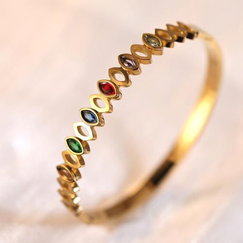Acier titane bracelet ordinaire, Placage de couleur d'or, pavé de micro zircon & pour femme, Diamètre intérieur:Environ 60mm, Vendu par PC