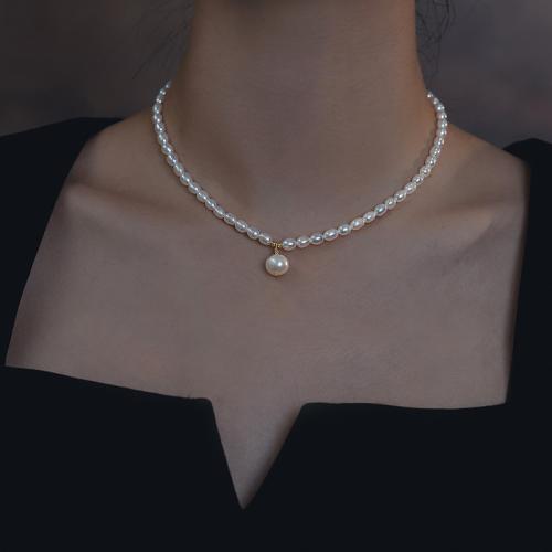 Natürliche Süßwasserperlen Halskette, Natürliche kultivierte Süßwasserperlen, mit Messing, Reis, 14 K vergoldet, Modeschmuck, keine, verkauft von Strang