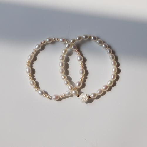 Pulseras de Perlas Freshwater, Perlas cultivadas de agua dulce, con Nácar & metal, Barroco, chapado, Joyería, Blanco, 5x6mm, Vendido por Sarta